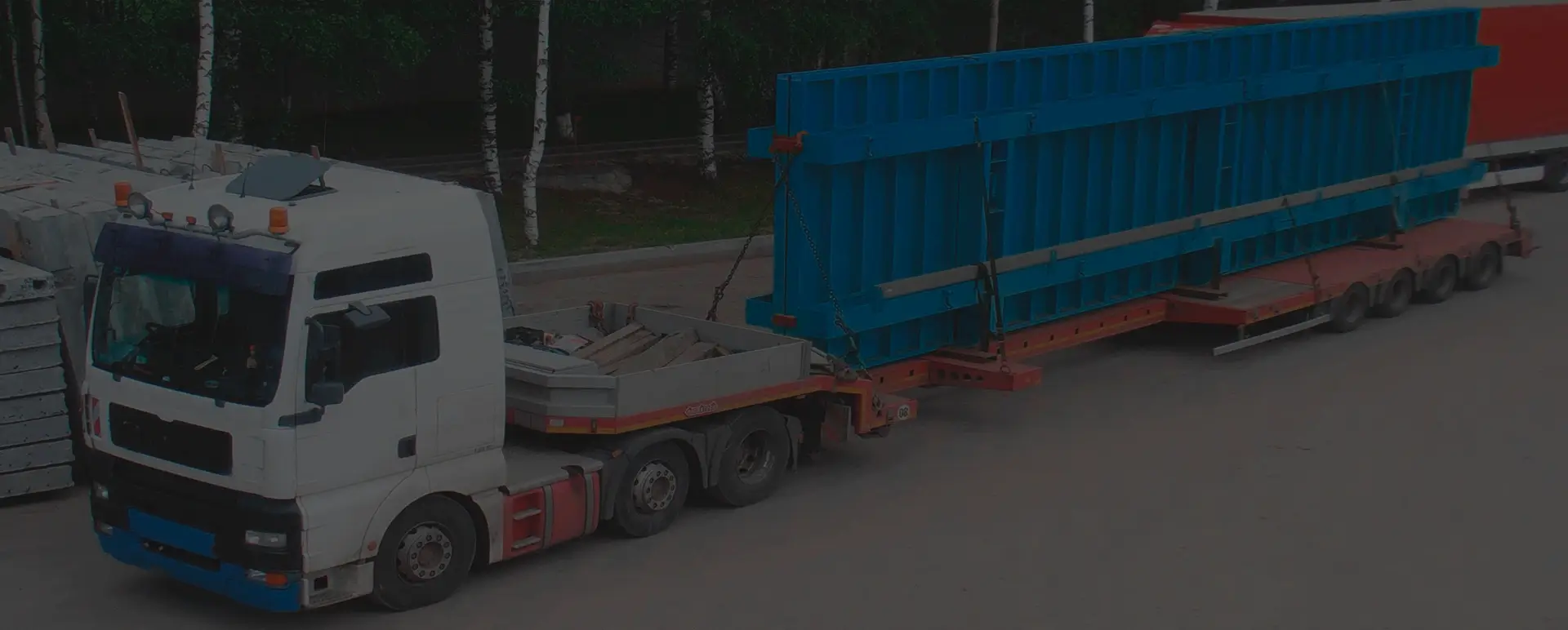 Выгодная доставка грузовым тралом по пути следования основного груза в рабочем поселке Русская Поляна (Сибирский округ - Омская область)